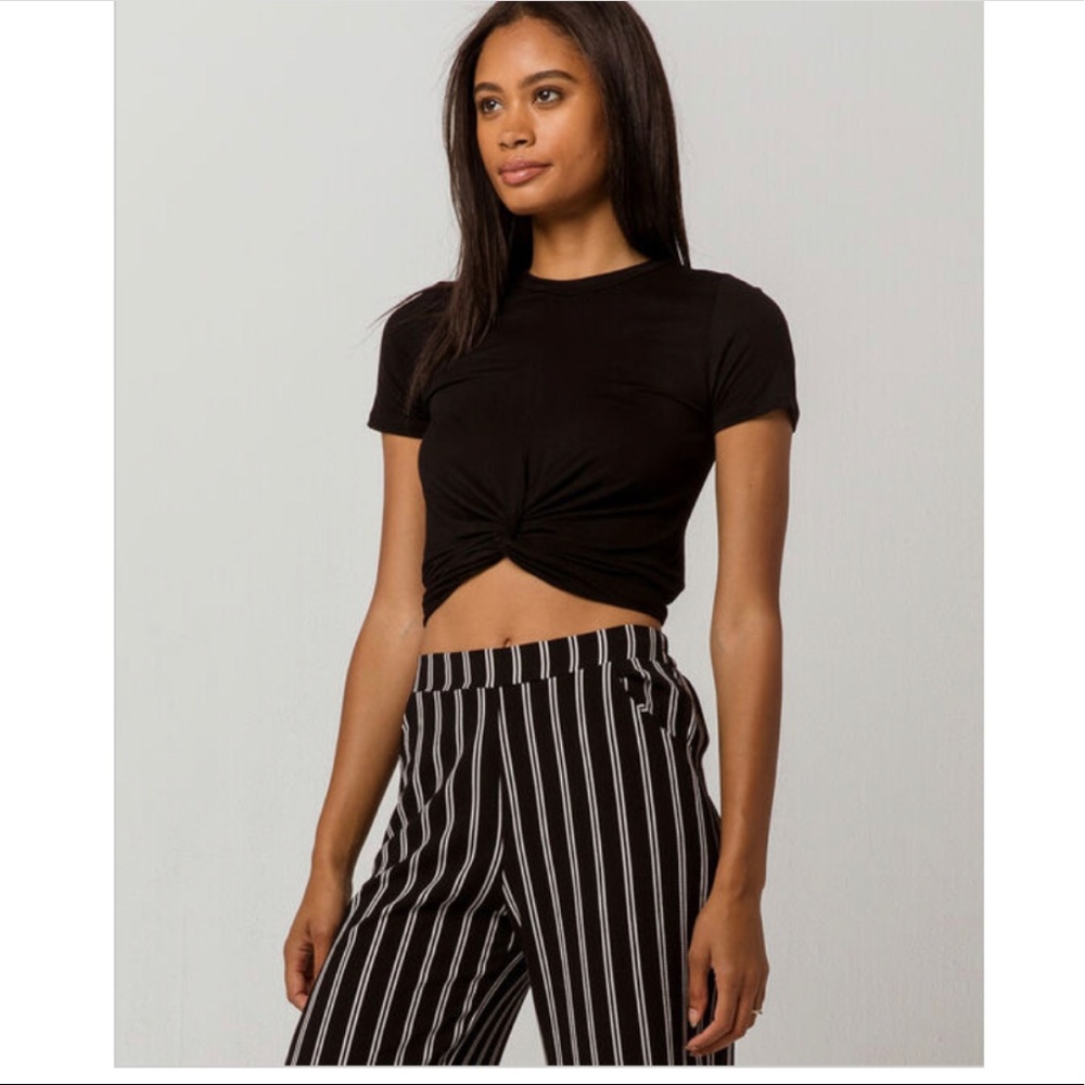 Black tie in front cropped tee